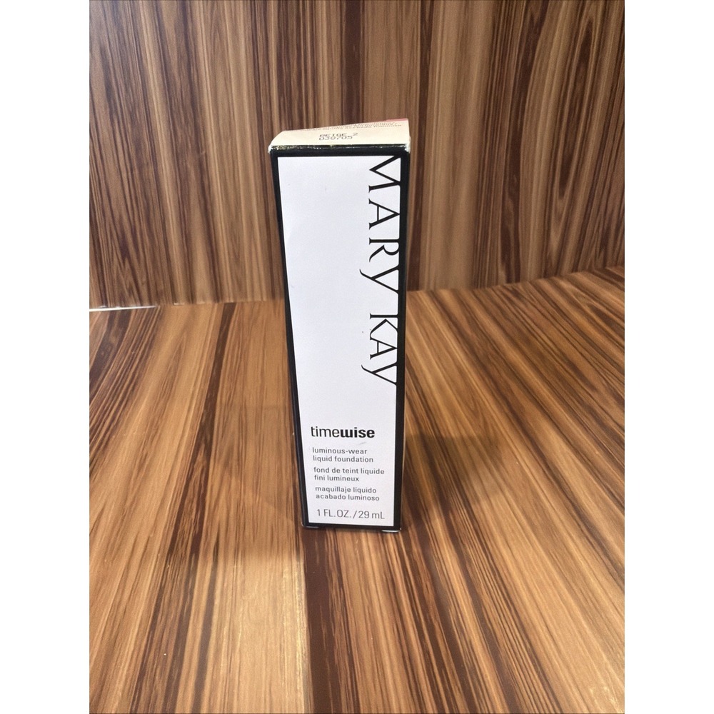 Mary Kay TimeWise LUMINOUS-Wear Liquid Foundation Beige 2 #038705‎ New In Box
